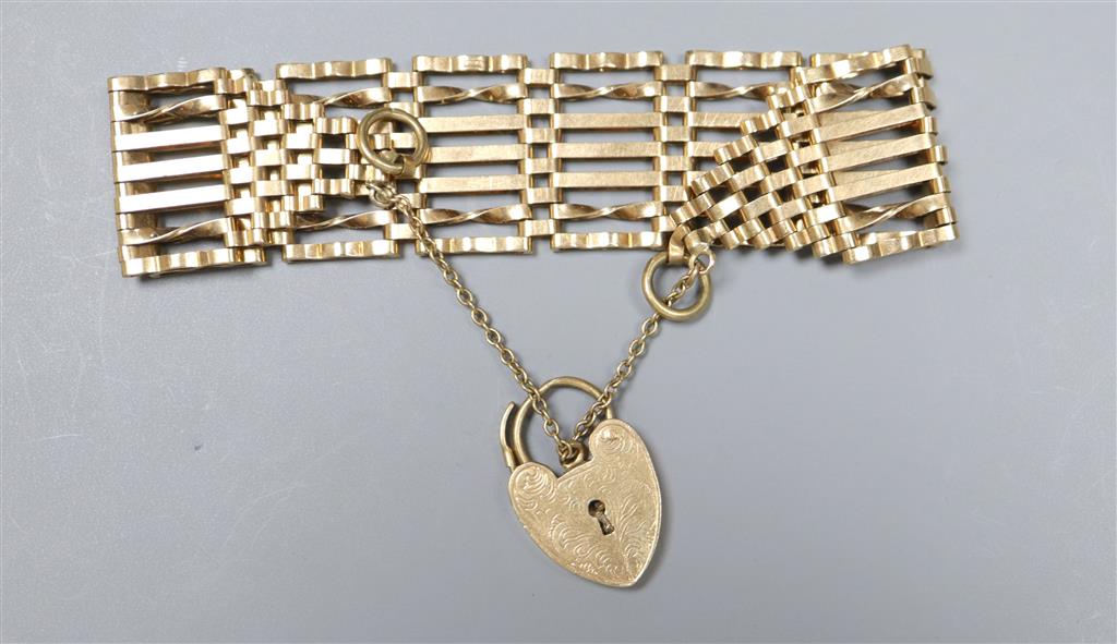 A 9ct gold gatelink bracelet with heart shaped padlock,